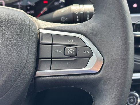 Used 2025 Jeep Compass Latitude w/ Altitude Special Edition image 18