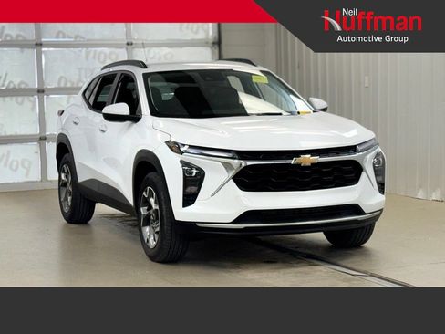 Used 2025 Chevrolet Trax LT w/ LT Convenience Package FWD image 1