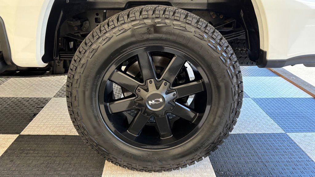 Used 2023 Ford F350 Platinum w/ FX4 Off-Road Package AWD/4WD image 12