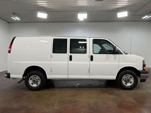 Used 2017 GMC Savana 2500 image 26