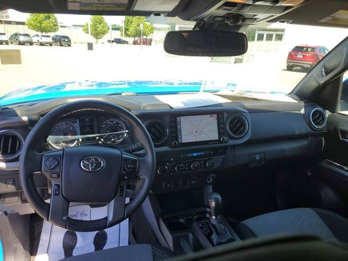 Used 2020 Toyota Tacoma TRD Off-Road AWD/4WD image 24