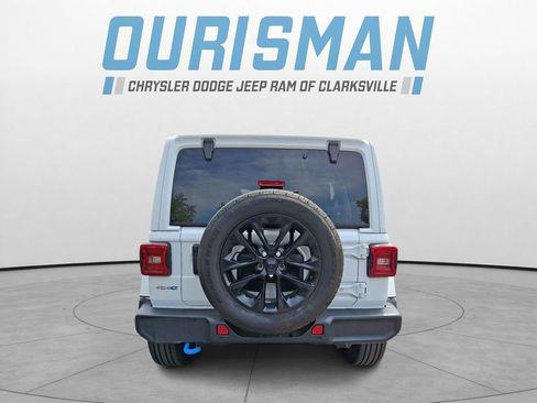 Used 2024 Jeep Wrangler Unlimited Sahara w/ Safety Group image 5