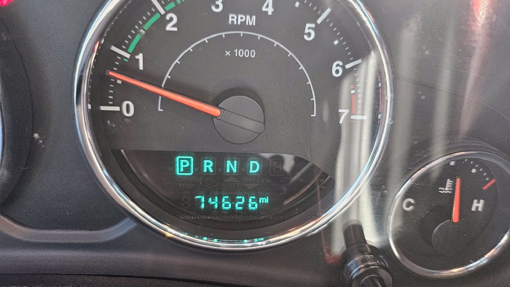 Used 2016 Jeep Wrangler Sport w/ Connectivity Group AWD/4WD image 30