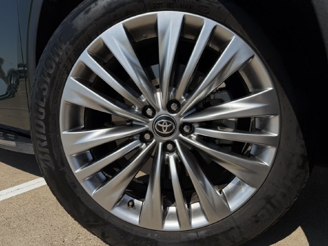 Used 2025 Toyota Highlander Platinum AWD/4WD image 9