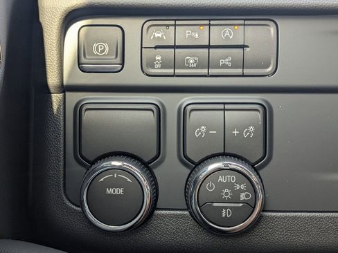 New 2025 Chevrolet Suburban Premier image 27