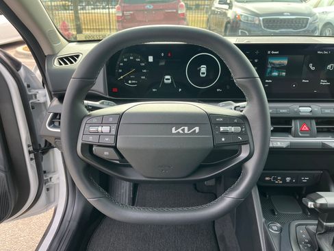 New 2025 Kia K4 EX image 17