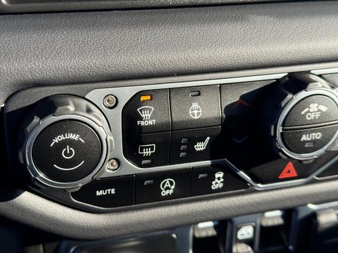 Used 2025 Jeep Wrangler Unlimited Rubicon image 22