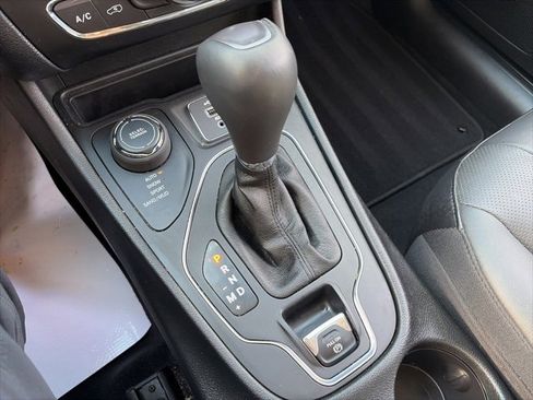 Used 2021 Jeep Cherokee Latitude Lux w/ Comfort/Convenience Group image 14