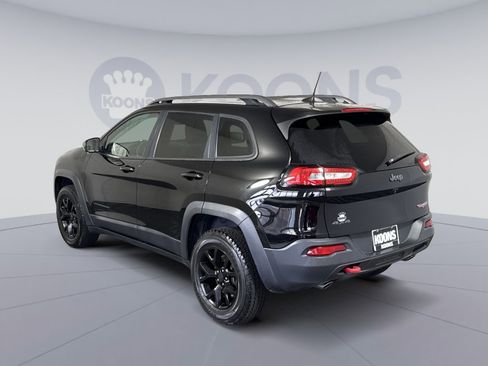 Used 2017 Jeep Cherokee Trailhawk image 4