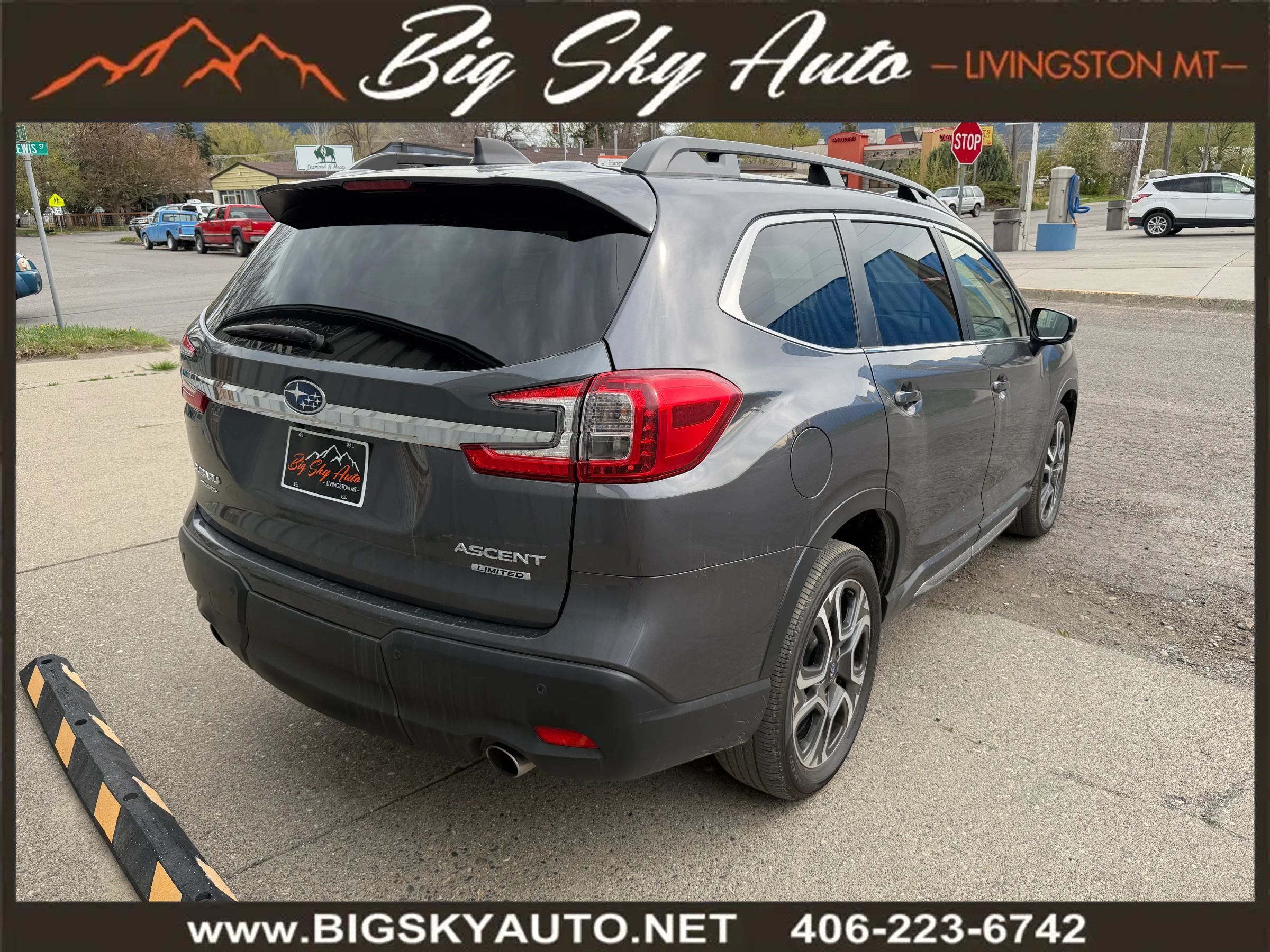 Used 2024 Subaru Ascent Limited w/ Technology Package AWD/4WD image 7