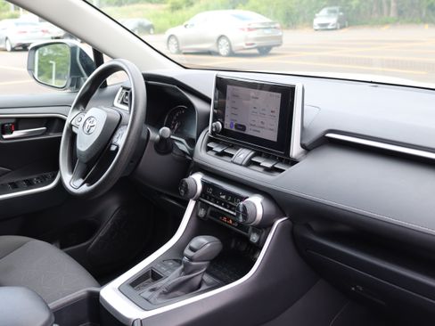 Used 2025 Toyota RAV4 XLE FWD image 37