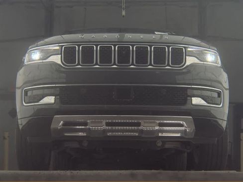 Used 2024 Jeep Wagoneer Series III w/ Premium Group I AWD/4WD image 3