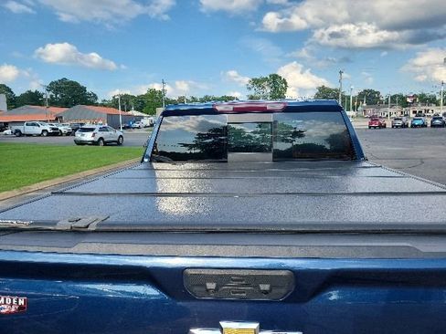Used 2022 Chevrolet Silverado 1500 LTZ w/ LTZ Premium Package AWD/4WD image 17