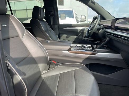 Used 2025 Cadillac Escalade ESV Premium Luxury image 35