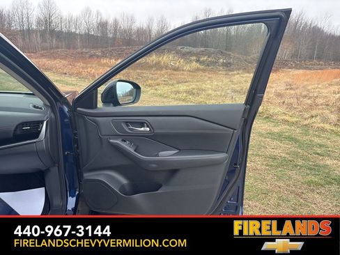 Used 2025 Nissan Rogue SL w/ Tech Package image 34