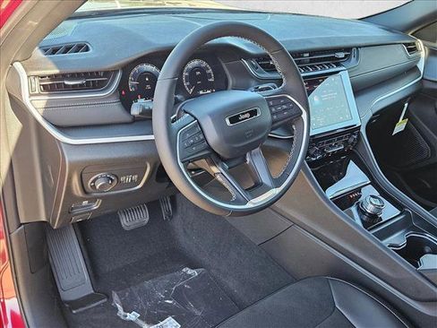 New 2025 Jeep Grand Cherokee L Altitude image 9