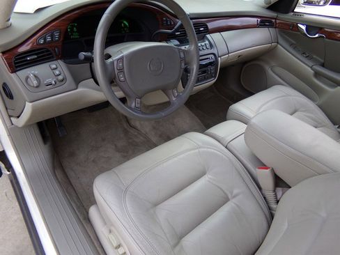 Used 2003 Cadillac De Ville Sedan w/ Comfort & Convenience Package image 16
