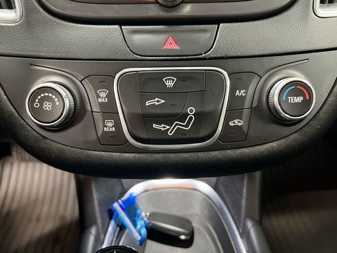 Used 2017 Chevrolet Malibu LT image 16