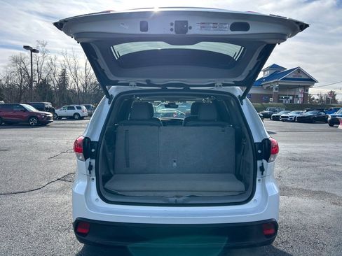 Used 2018 Toyota Highlander XLE w/ Carpet Mat Package (TMS) image 13