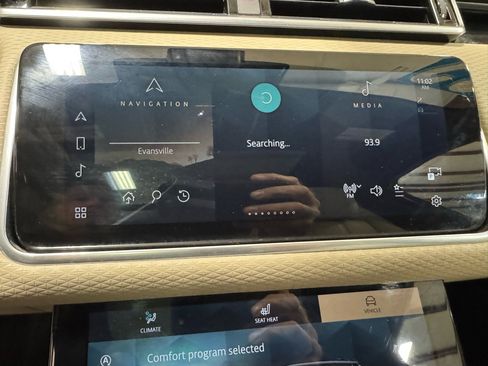 Used 2022 Land Rover Range Rover Velar R-Dynamic S image 31