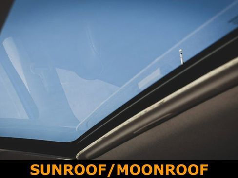 Used 2021 Nissan Sentra SR w/ SR Premium Package image 5