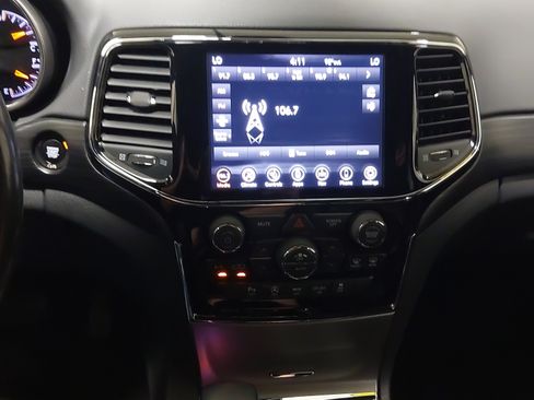 Used 2021 Jeep Grand Cherokee Laredo X AWD/4WD image 21