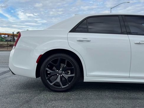 Used 2022 Chrysler 300 Touring L w/ Safetytec Plus Group image 8