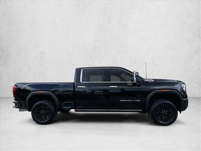 Used 2025 GMC Sierra 2500 Denali w/ Denali Reserve Package AWD/4WD image 5
