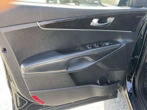 Used 2016 Kia Sorento LX image 15