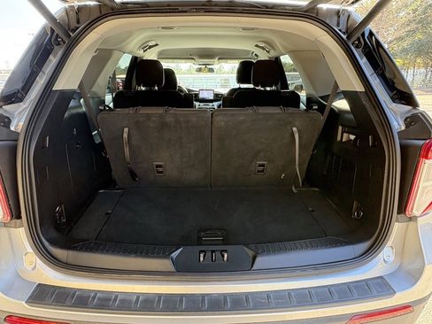 Used 2022 Ford Explorer XLT image 6