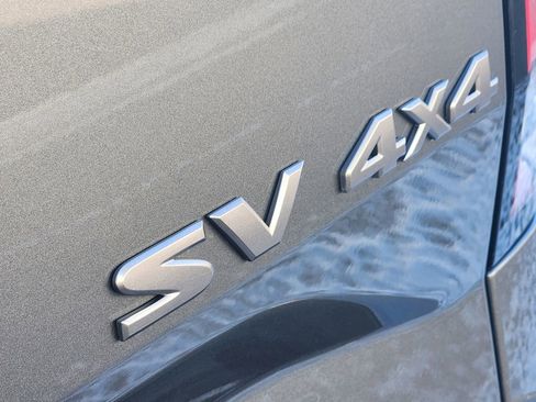 Used 2022 Nissan Frontier SV w/ Technology Package image 12