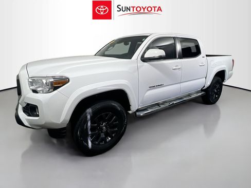 Used 2022 Toyota Tacoma SR5 w/ Technology Package image 9