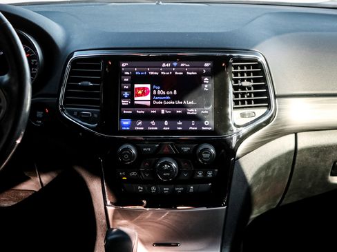 Used 2022 Jeep Grand Cherokee Laredo X AWD/4WD image 30