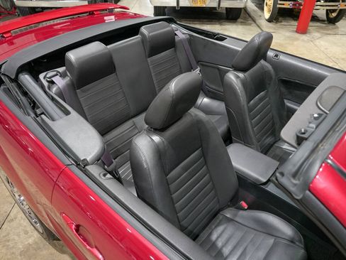 Used 2005 Ford Mustang GT Premium RWD image 18