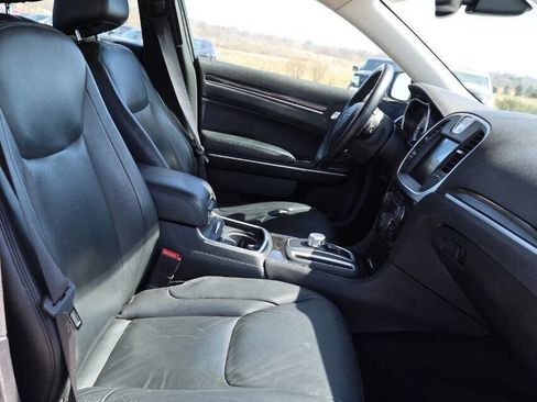 Used 2016 Chrysler 300 Limited image 16
