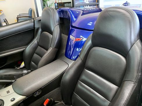 Used 2005 Chevrolet Corvette Convertible w/ Preferred Equipment Group RWD image 10