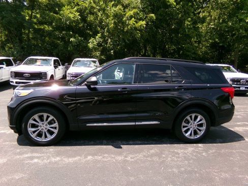 Used 2023 Ford Explorer XLT w/ Equipment Group 202A AWD/4WD image 6