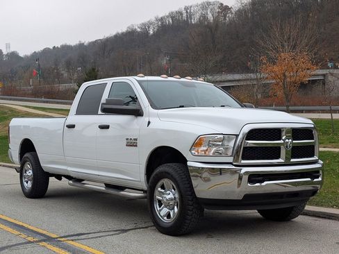 Used 2018 RAM 3500 Tradesman w/ Chrome Appearance Group image 3