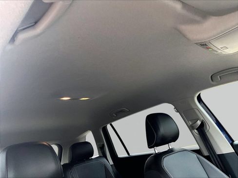 Used 2021 Volkswagen Tiguan SE AWD/4WD image 31