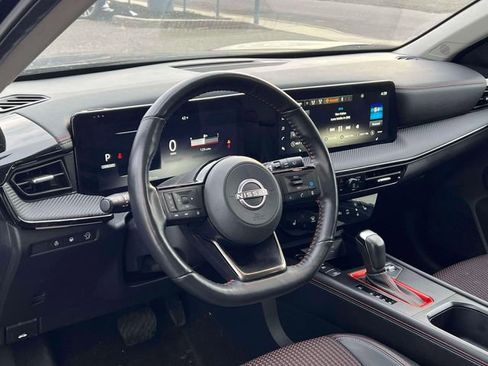 Used 2025 Nissan Kicks SR w/ SR Premium Package image 12