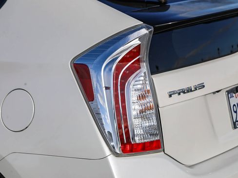Used 2015 Toyota Prius Four image 9
