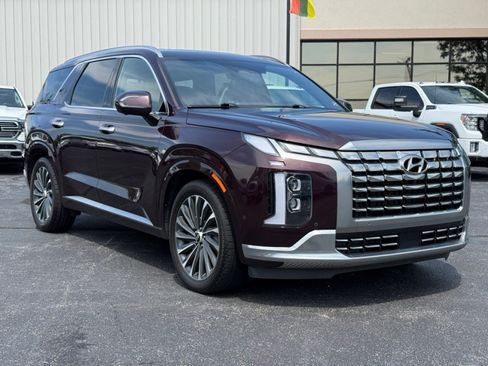 Used 2024 Hyundai Palisade Calligraphy FWD image 2