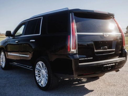 Used 2016 Cadillac Escalade Platinum image 8