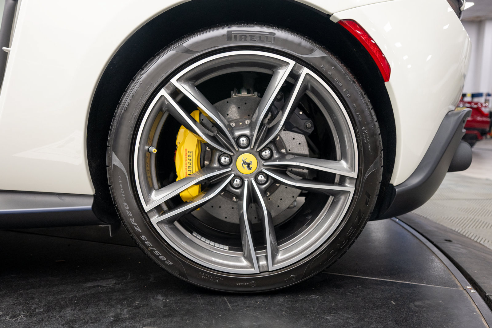 Used 2025 Ferrari Roma Spider RWD image 37