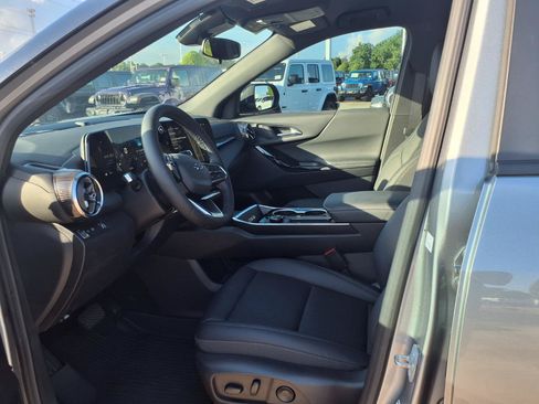 Used 2026 Chevrolet Equinox LT w/ Convenience Package II FWD image 13