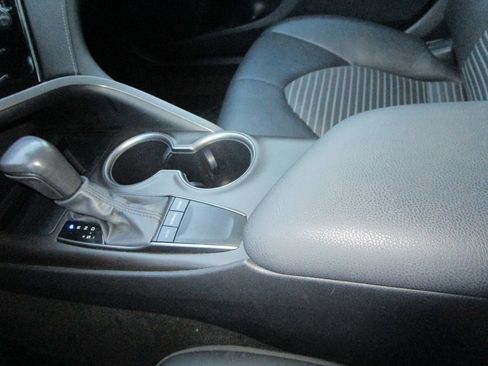 Used 2024 Toyota Camry SE image 36