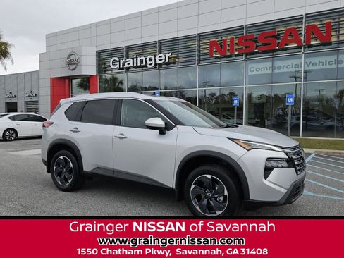 Used 2024 Nissan Rogue SV w/ SV Premium Package image 1