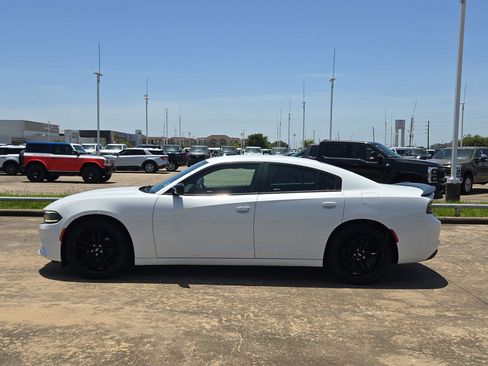 Used 2018 Dodge Charger SXT w/ Blacktop Package RWD image 7