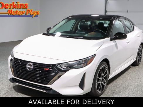 Used 2025 Nissan Sentra SR FWD image 1