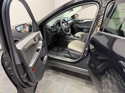 Used 2022 Ford Escape SE w/ SE Sport Appearance Package AWD/4WD image 14